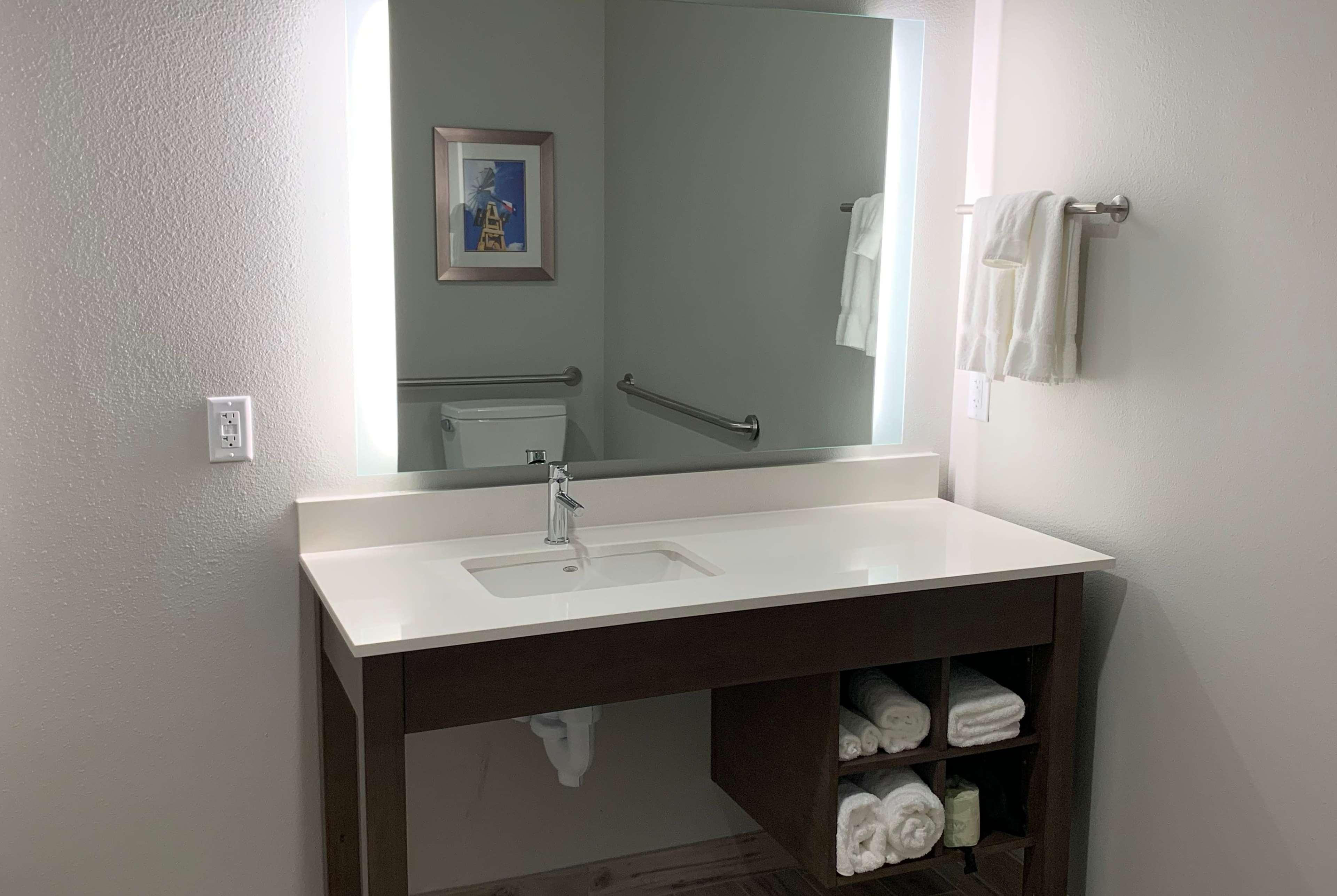 La Quinta Inn & Suites By Wyndham Round Rock Near Kalahari Екстериор снимка