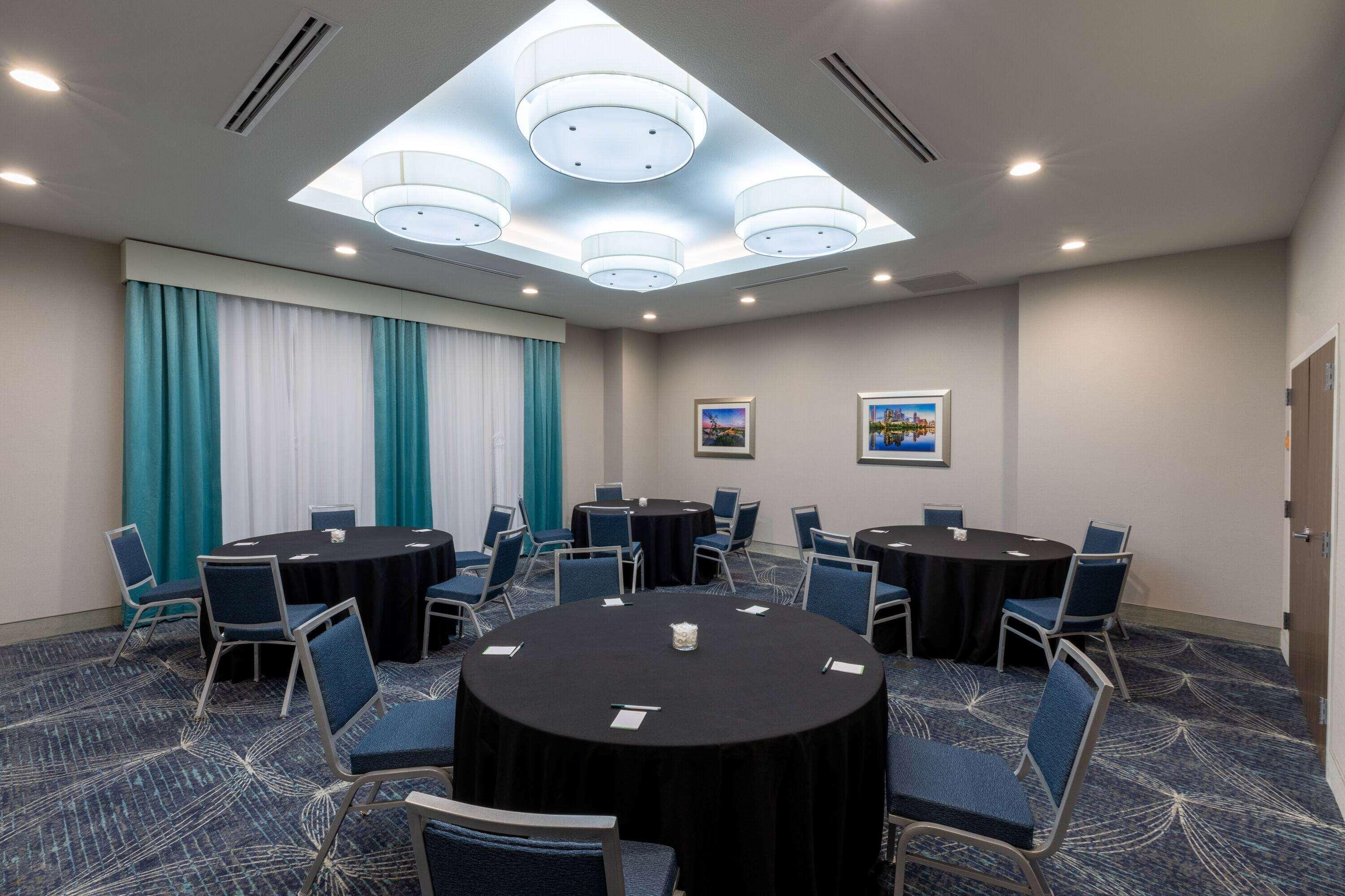 La Quinta Inn & Suites By Wyndham Round Rock Near Kalahari Екстериор снимка