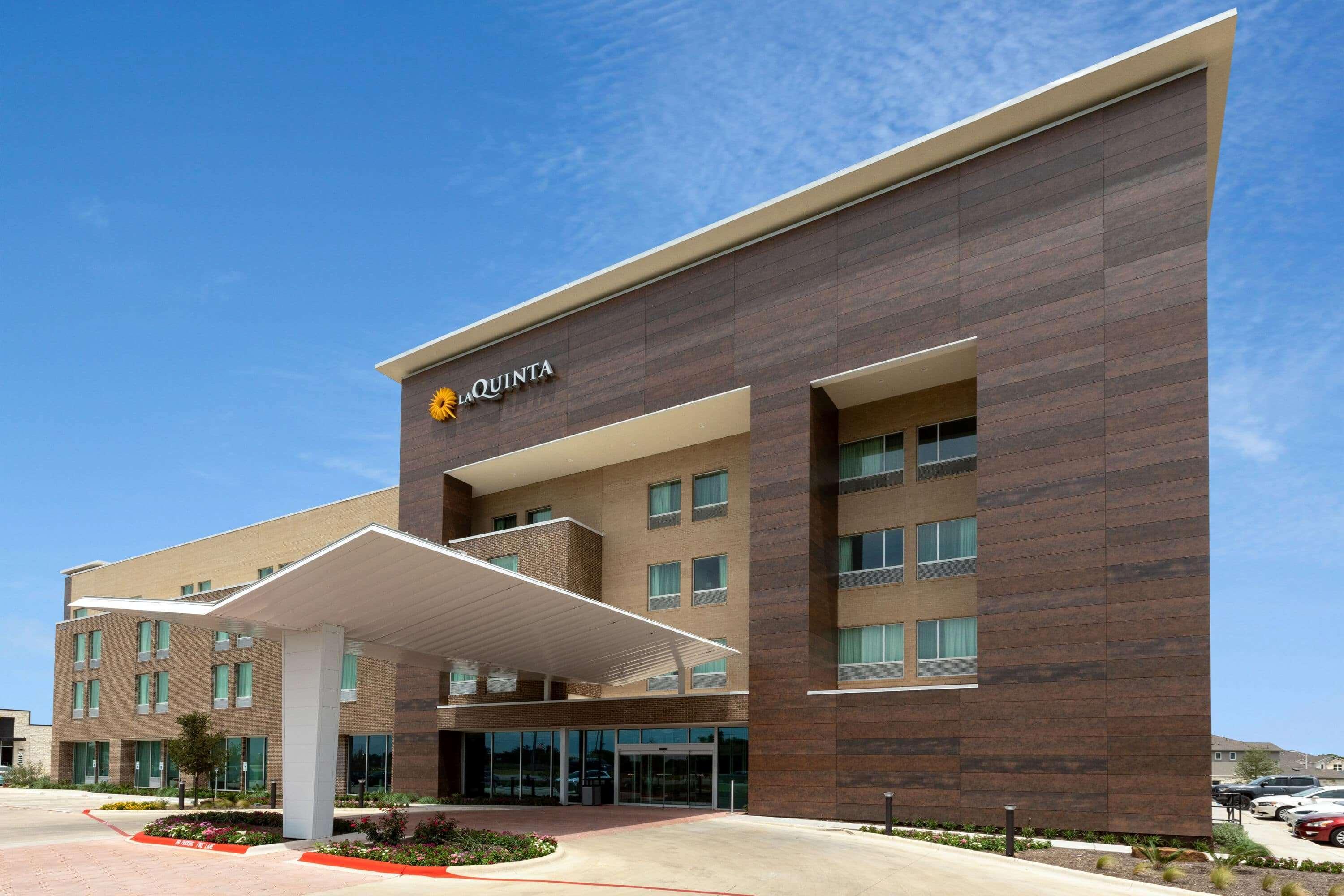 La Quinta Inn & Suites By Wyndham Round Rock Near Kalahari Екстериор снимка