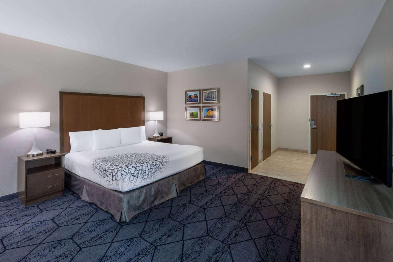 La Quinta Inn & Suites By Wyndham Round Rock Near Kalahari Екстериор снимка