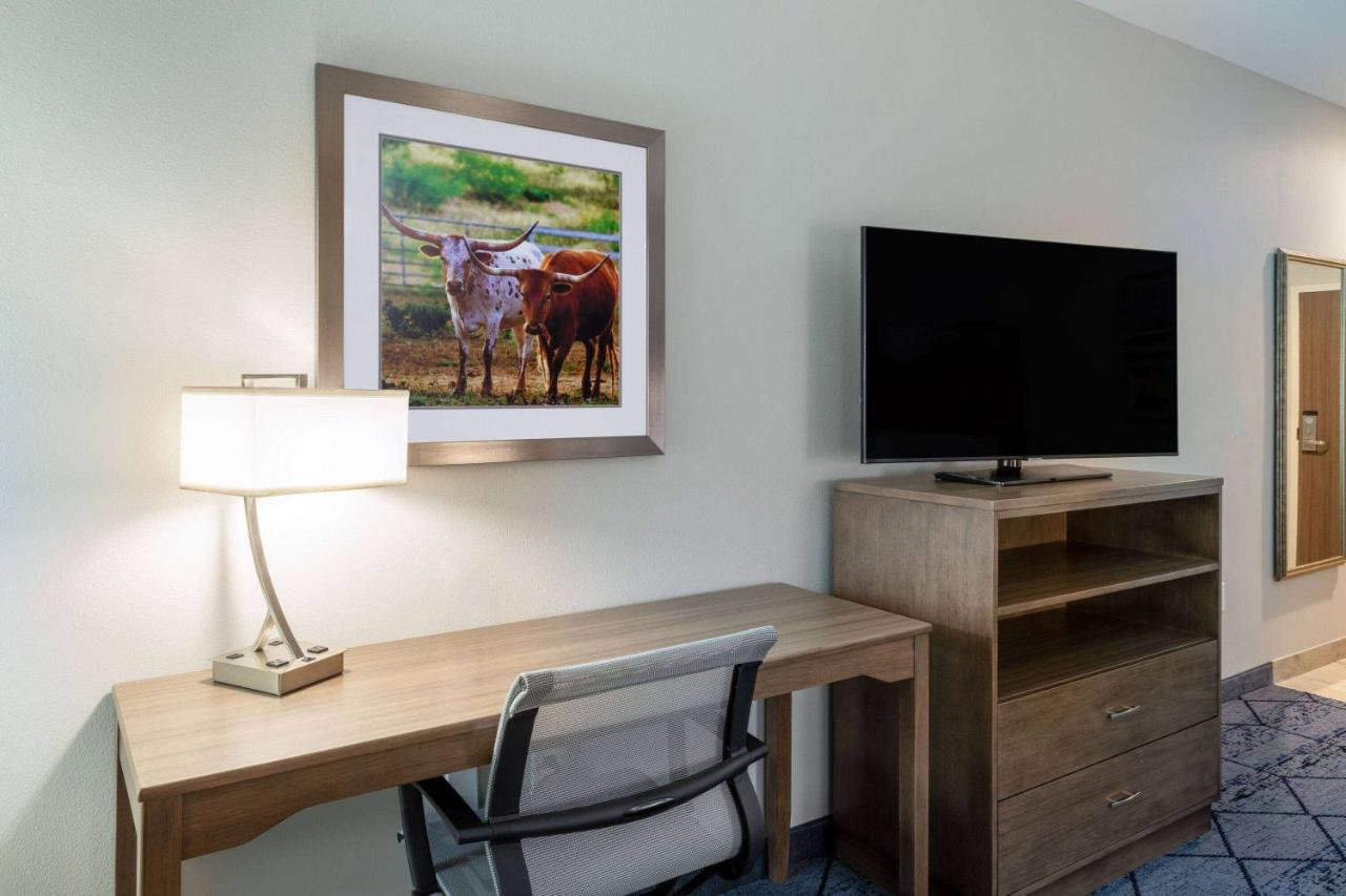 La Quinta Inn & Suites By Wyndham Round Rock Near Kalahari Екстериор снимка